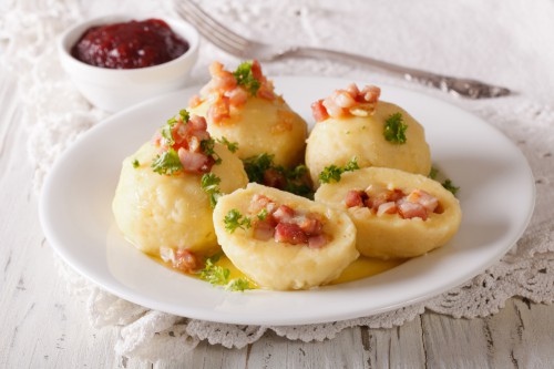 Erdäpfelknödel mit Schinkenfülle